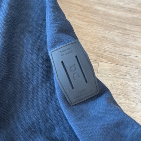 Run On Clouds Crewneck Navy Sweater sz M - Picture 5 of 12